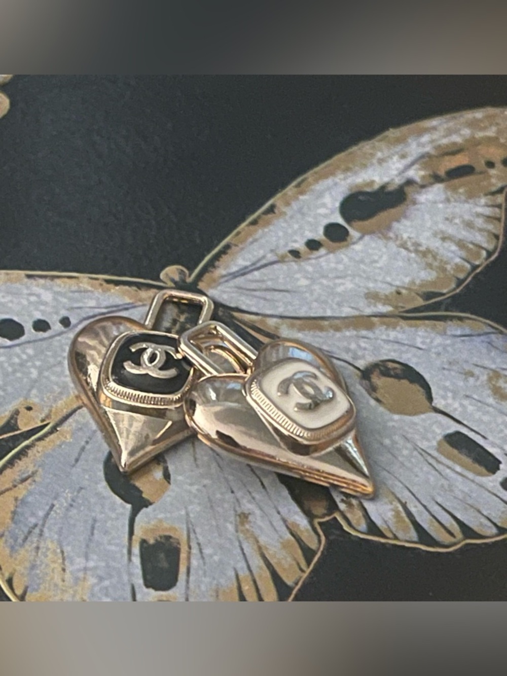 Zipper Pull / Medallion - Picture 3 of 4